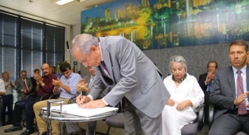 Prefeito Iris Rezende empossa novos secretários